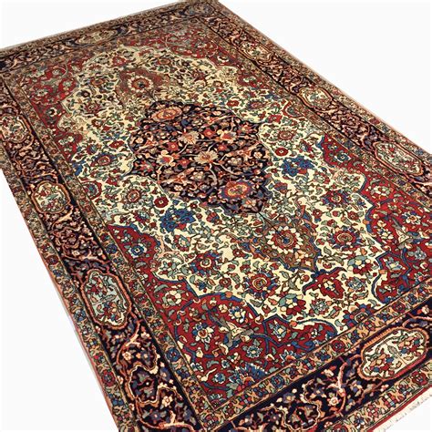 isfahan rug pattern